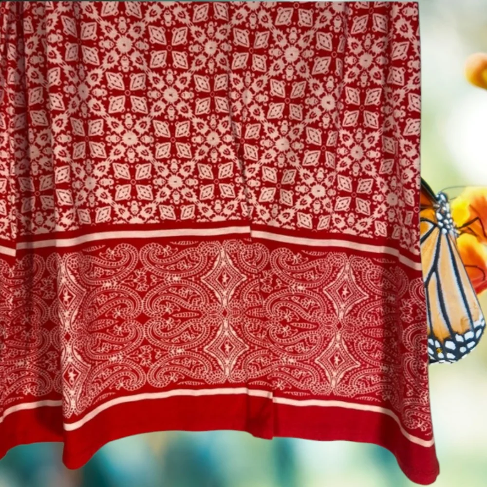 Elegant Red Patterned Maxi Skirt Size XL. - Picture 2 of 4
